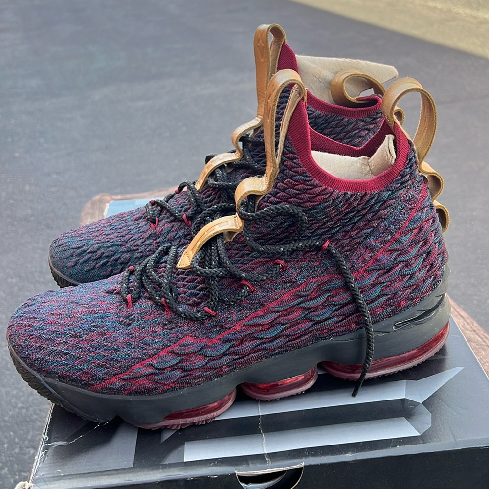Like new! Lebron XV